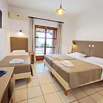 Lägenhetshotell Anna Maria 3*
