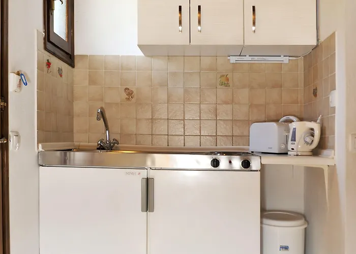 아파트호텔 Anna Maria 아기아 파라스케비